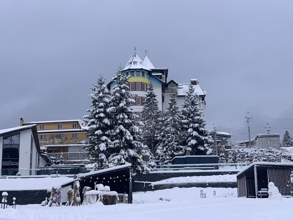 Фото готелю взимку