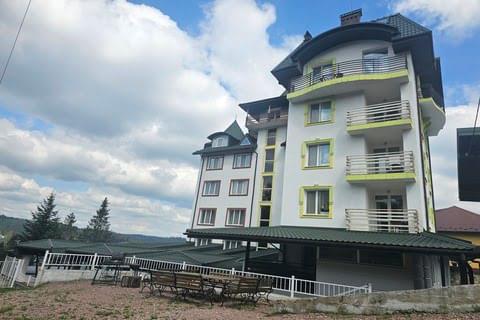 Фото мангальної зони готелю