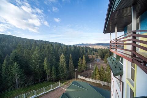 Вигляд з панорамної кімнати готелю