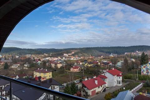 Панорамний вигляд з готелю на Східницю